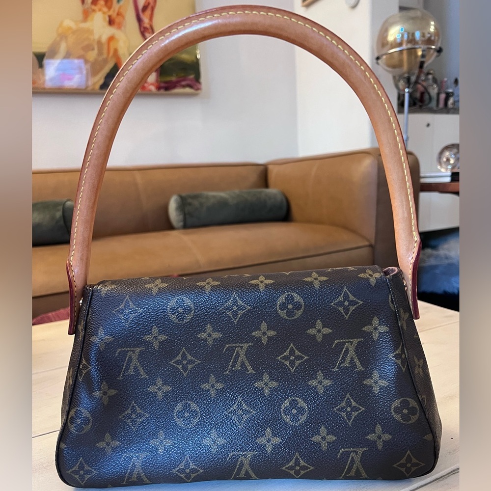 Louis Vuitton Mini Looping Bag - Picture 2 of 10